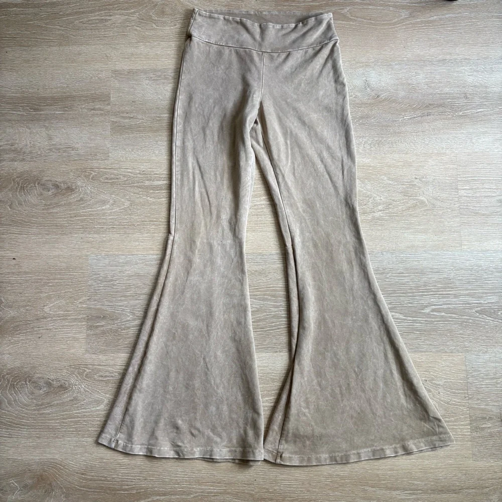 Chatoyant Stretchy Bell Bottom Yoga Pants - Picture 13 of 14